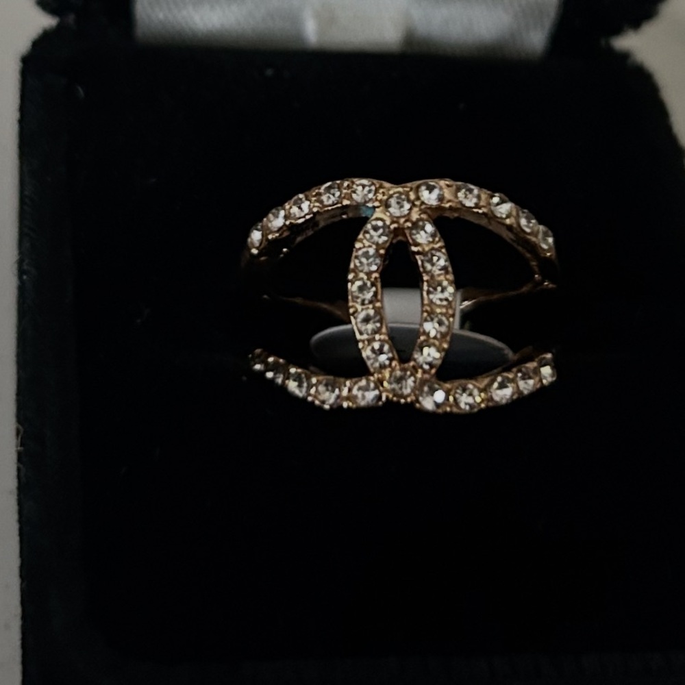 Ring Faux Embellished with Gold Tone Band Sz 6.5 Gift ready in box